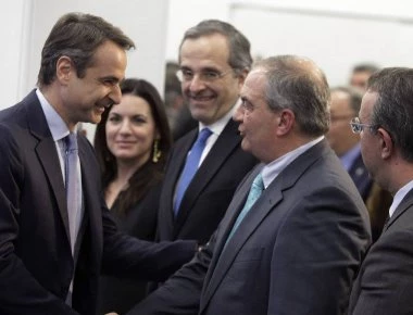 Στήριξη Καραμανλή προς Μητσοτάκη: «Είμαστε όλοι εδώ για να στηρίξουμε την παράταξή μας»